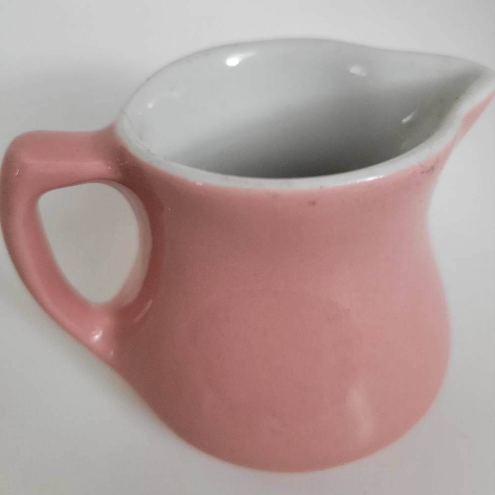 Vintage Shenango Made in the USA Mauve Handled CreamerMeasures 2 3/4" Tall